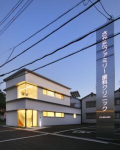 さかたファミリー歯科クリニック　-庇にスポットライトを-4