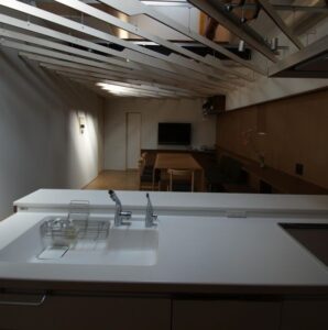 天窓の中の厨1