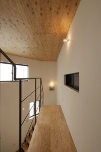 超狭小変形角地の２階建てスキップフロア_11