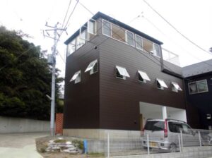 漁村に溶け込む佐島の家_1