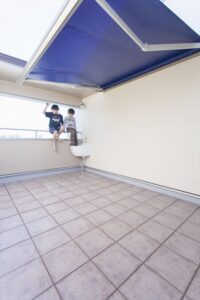 上品な色合いが印象的な、心地よい家_4