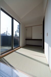 黒くて、白い輝きの家_4