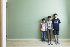 上品な色合いが印象的な、心地よい家_5